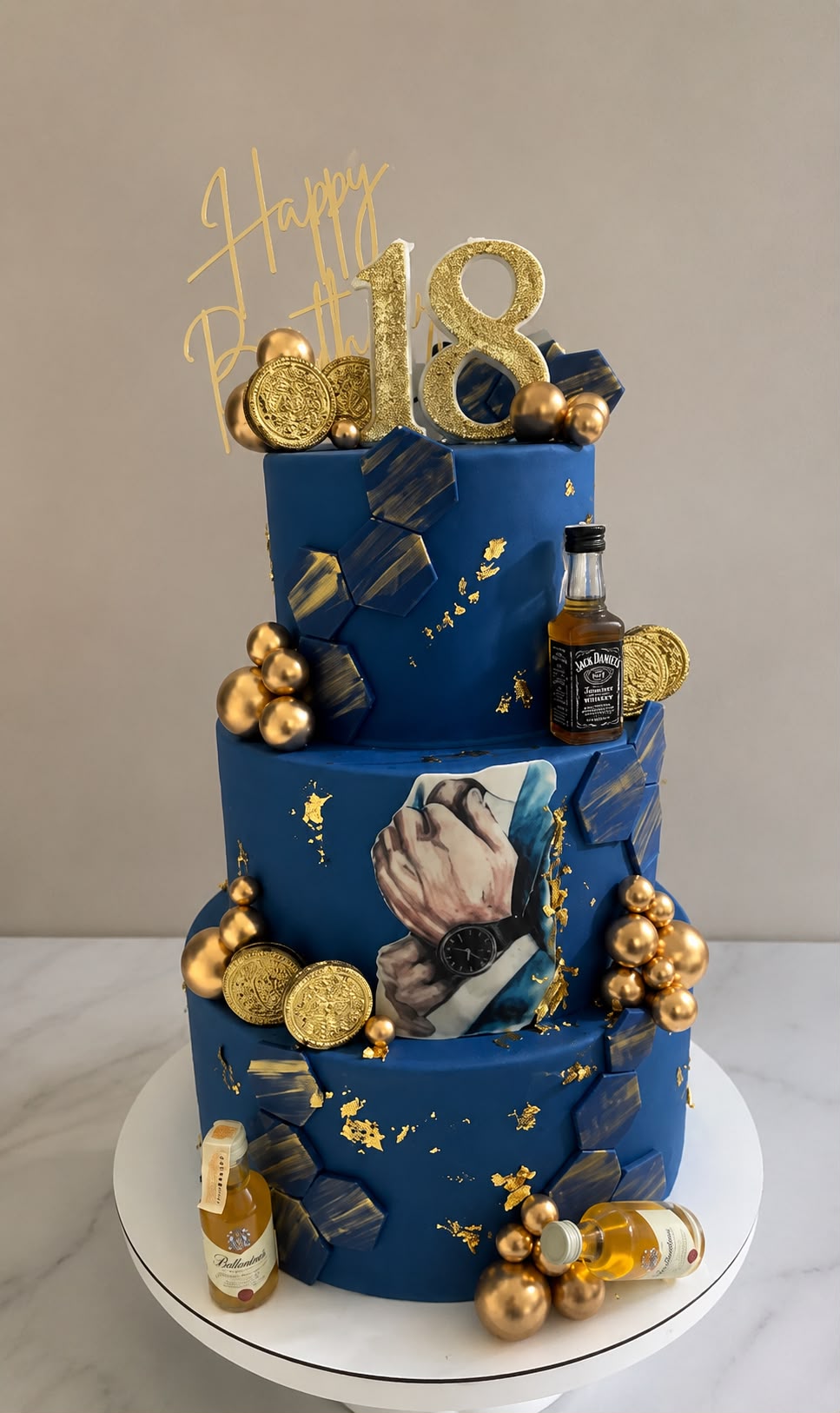 Plava višespratna torta sa zlatnim detaljima i brojem 18.